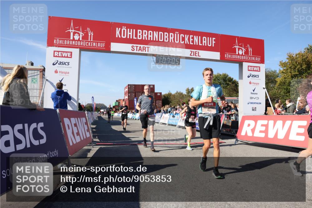 03.10.2025 - Köhlbrandbrückenlauf Lena Gebhardt http://msf.ph/oto/9053853 03.10.2025 13:07:05 Ziel 4152, 4249, 4444, 4451, 4588, 4804, 6065, 6423, 6427, 6467, 6799, 6822 meine-sportfotos.de