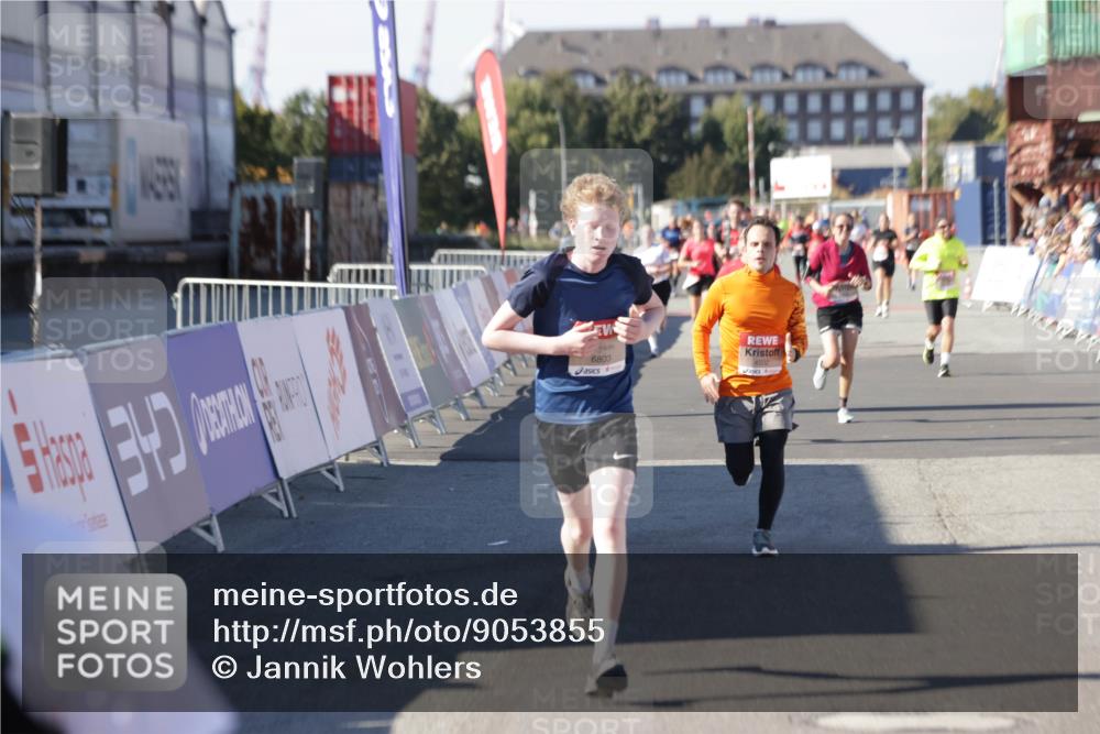 03.10.2025 - Köhlbrandbrückenlauf Jannik Wohlers http://msf.ph/oto/9053855 03.10.2025 13:09:40 Ziel 4262, 4298, 4358, 4365, 4502, 4614, 5803, 5813, 5907, 6308, 6379, 6438, 6481, 6659, 6667, 6803 meine-sportfotos.de
