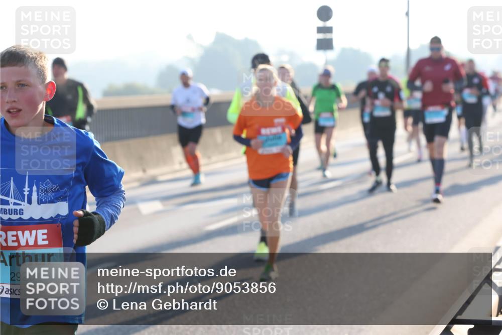 03.10.2025 - Köhlbrandbrückenlauf Lena Gebhardt http://msf.ph/oto/9053856 03.10.2025 09:16:17 Position 1 2920 meine-sportfotos.de