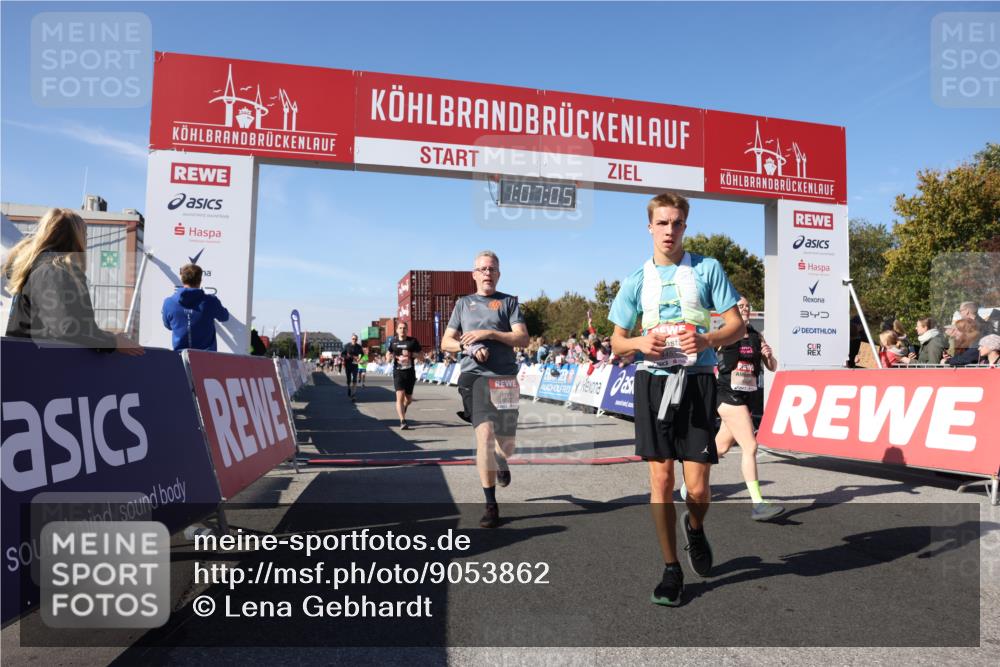 03.10.2025 - Köhlbrandbrückenlauf Lena Gebhardt http://msf.ph/oto/9053862 03.10.2025 13:07:06 Ziel 4152, 4249, 4444, 4451, 4588, 4804, 6065, 6302, 6423, 6427, 6467, 6799, 6822 meine-sportfotos.de