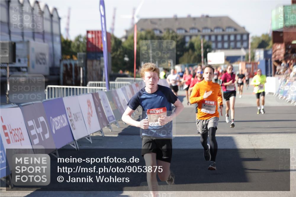 03.10.2025 - Köhlbrandbrückenlauf Jannik Wohlers http://msf.ph/oto/9053875 03.10.2025 13:09:40 Ziel 4262, 4298, 4358, 4365, 4502, 4614, 5803, 5813, 5907, 6308, 6379, 6438, 6481, 6659, 6667, 6803 meine-sportfotos.de