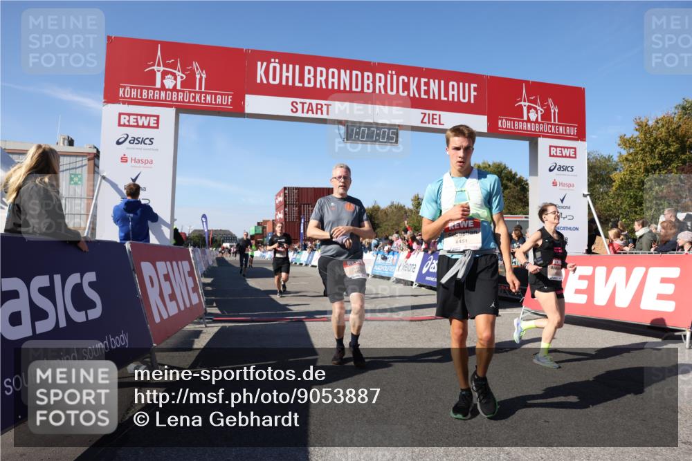 03.10.2025 - Köhlbrandbrückenlauf Lena Gebhardt http://msf.ph/oto/9053887 03.10.2025 13:07:06 Ziel 4152, 4249, 4444, 4451, 4588, 4804, 6065, 6302, 6423, 6427, 6467, 6799, 6822 meine-sportfotos.de