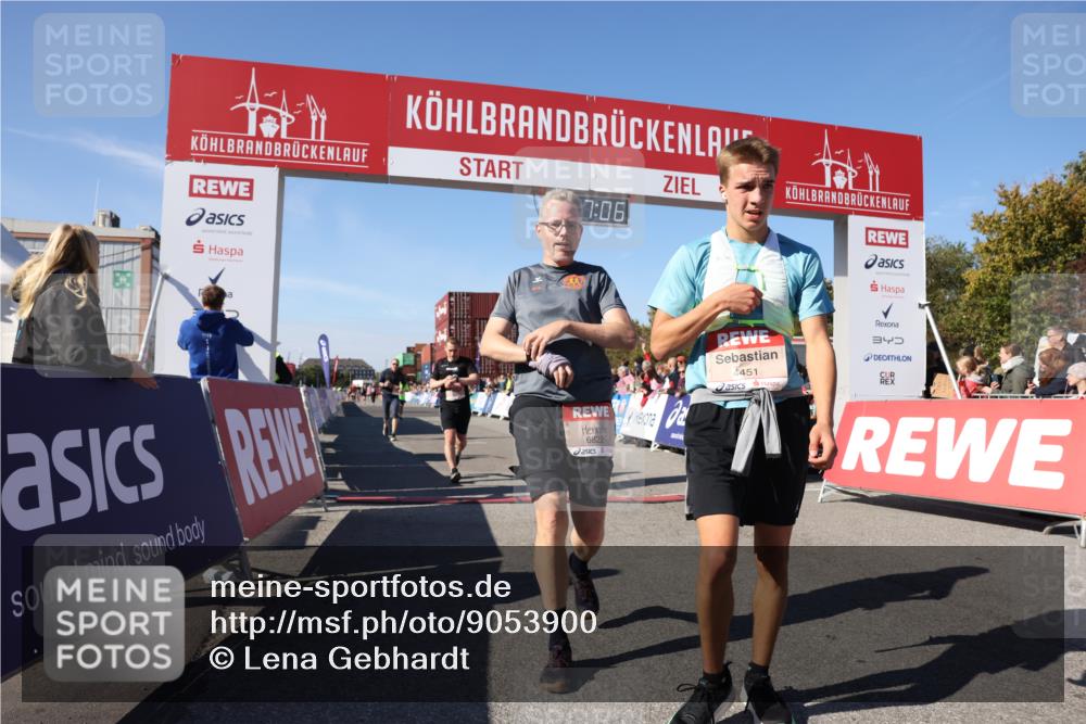 03.10.2025 - Köhlbrandbrückenlauf Lena Gebhardt http://msf.ph/oto/9053900 03.10.2025 13:07:06 Ziel 4152, 4249, 4444, 4451, 4588, 4804, 6065, 6302, 6423, 6427, 6467, 6799, 6822 meine-sportfotos.de