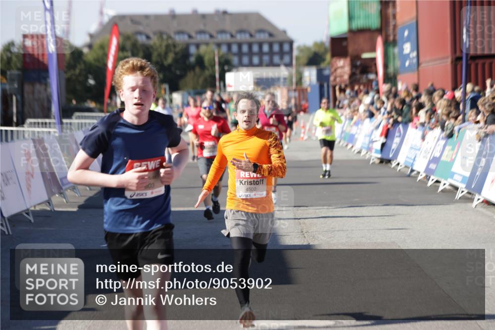 03.10.2025 - Köhlbrandbrückenlauf Jannik Wohlers http://msf.ph/oto/9053902 03.10.2025 13:09:41 Ziel 4262, 4298, 4358, 4365, 4502, 4614, 5803, 5813, 5907, 6308, 6379, 6438, 6481, 6659, 6667, 6803 meine-sportfotos.de
