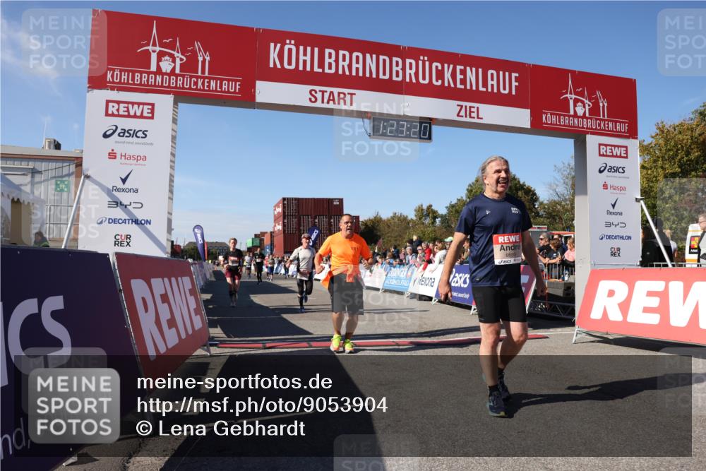 03.10.2025 - Köhlbrandbrückenlauf Lena Gebhardt http://msf.ph/oto/9053904 03.10.2025 13:23:20 Ziel 4339, 4553, 4905, 4911, 5076, 5573, 5716, 6277, 6291, 6618, 6619, 6652, 6653 meine-sportfotos.de