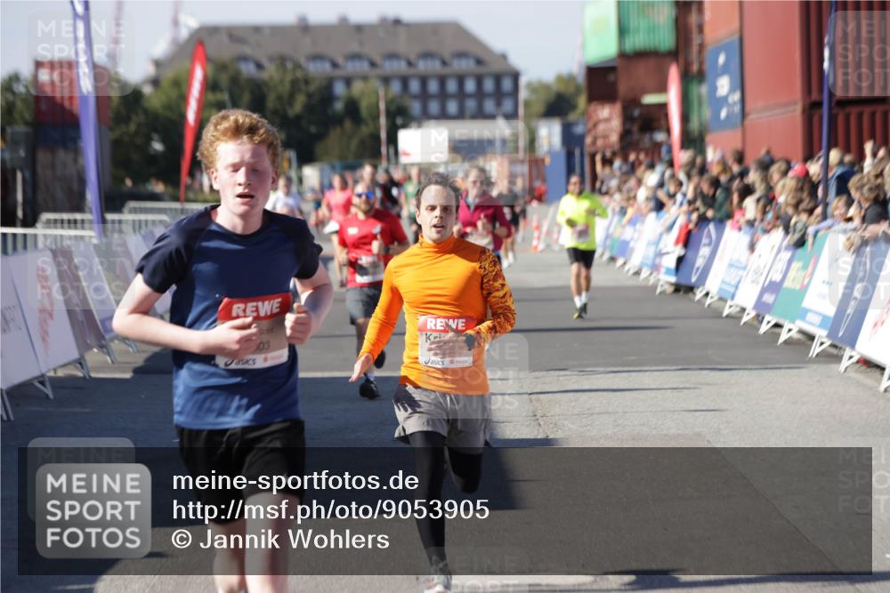 03.10.2025 - Köhlbrandbrückenlauf Jannik Wohlers http://msf.ph/oto/9053905 03.10.2025 13:09:41 Ziel 4262, 4298, 4358, 4365, 4502, 4614, 5803, 5813, 5907, 6308, 6379, 6438, 6481, 6659, 6667, 6803 meine-sportfotos.de