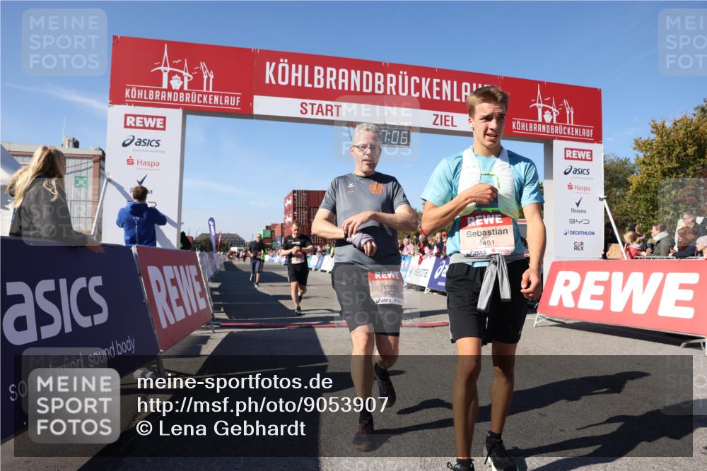 03.10.2025 - Köhlbrandbrückenlauf Lena Gebhardt http://msf.ph/oto/9053907 03.10.2025 13:07:06 Ziel 4152, 4249, 4444, 4451, 4588, 4804, 6065, 6302, 6423, 6427, 6467, 6799, 6822 meine-sportfotos.de