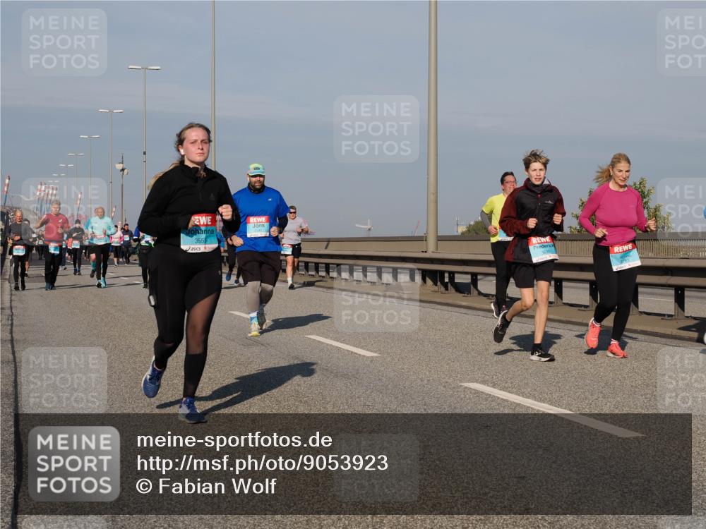 03.10.2025 - Köhlbrandbrückenlauf Fabian Wolf http://msf.ph/oto/9053923 03.10.2025 10:02:31 Position 3 3555, 3635, 3783 meine-sportfotos.de