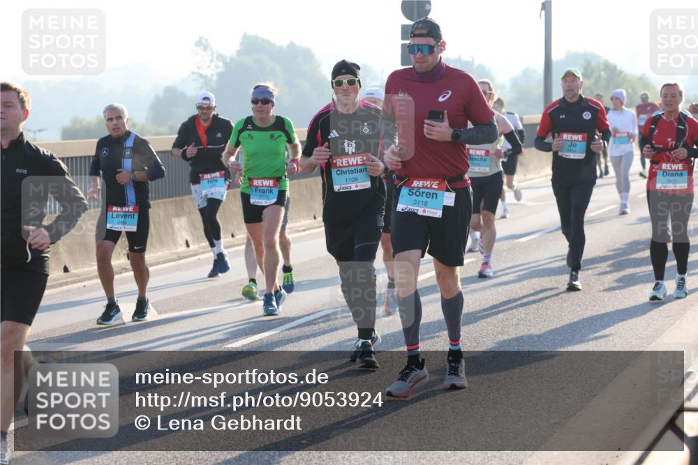 03.10.2025 - Köhlbrandbrückenlauf Lena Gebhardt http://msf.ph/oto/9053924 03.10.2025 09:16:18 Position 1 3464, 1109, 3118, 3630 meine-sportfotos.de