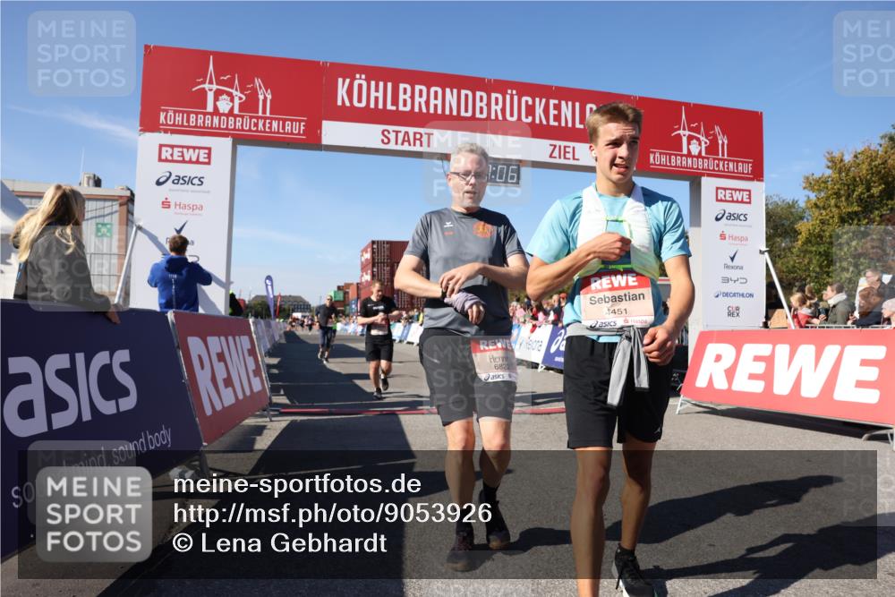 03.10.2025 - Köhlbrandbrückenlauf Lena Gebhardt http://msf.ph/oto/9053926 03.10.2025 13:07:07 Ziel 4152, 4249, 4444, 4451, 4588, 4804, 6065, 6302, 6423, 6427, 6467, 6799, 6822 meine-sportfotos.de