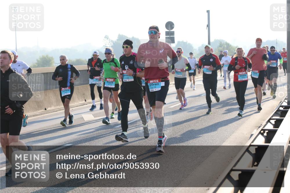 03.10.2025 - Köhlbrandbrückenlauf Lena Gebhardt http://msf.ph/oto/9053930 03.10.2025 09:16:19 Position 1 1109, 3118 meine-sportfotos.de