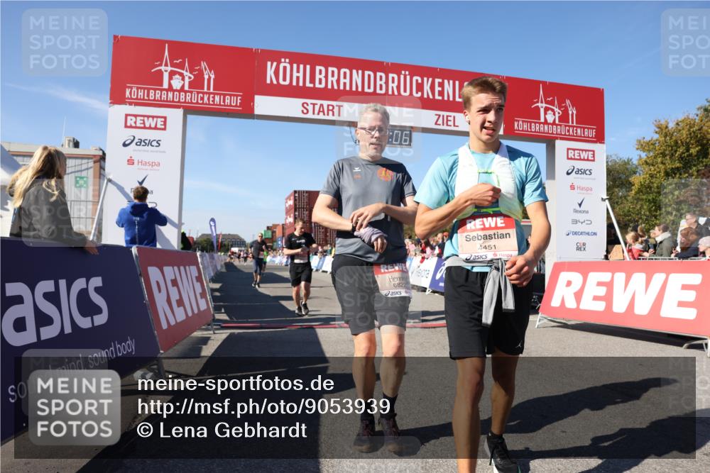 03.10.2025 - Köhlbrandbrückenlauf Lena Gebhardt http://msf.ph/oto/9053939 03.10.2025 13:07:07 Ziel 4152, 4249, 4444, 4451, 4588, 4804, 6065, 6302, 6423, 6427, 6467, 6799, 6822 meine-sportfotos.de