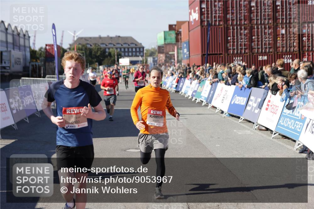 03.10.2025 - Köhlbrandbrückenlauf Jannik Wohlers http://msf.ph/oto/9053967 03.10.2025 13:09:42 Ziel 4262, 4298, 4358, 4365, 4502, 4614, 5803, 5813, 5907, 6308, 6379, 6438, 6659, 6803 meine-sportfotos.de