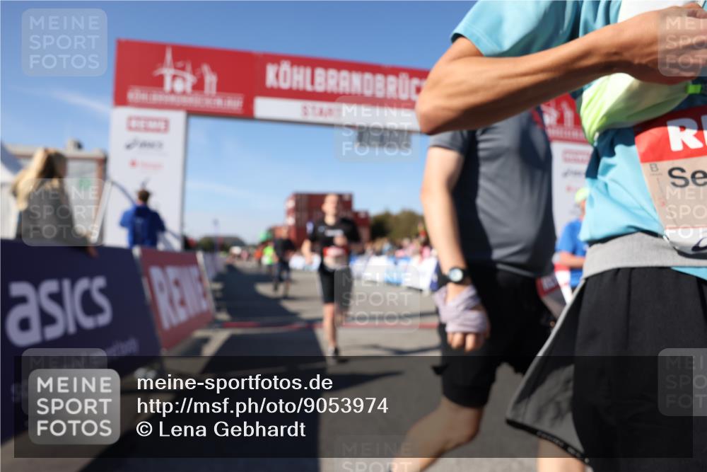 03.10.2025 - Köhlbrandbrückenlauf Lena Gebhardt http://msf.ph/oto/9053974 03.10.2025 13:07:08 Ziel 4152, 4249, 4444, 4451, 4588, 4804, 6065, 6302, 6423, 6427, 6467, 6799, 6822 meine-sportfotos.de