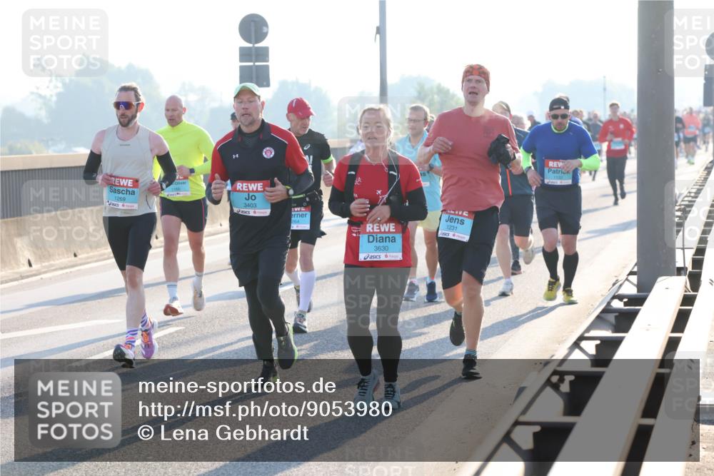 03.10.2025 - Köhlbrandbrückenlauf Lena Gebhardt http://msf.ph/oto/9053980 03.10.2025 09:16:20 Position 1 1269, 1168, 3403, 264, 3630, 1231, 1132 meine-sportfotos.de
