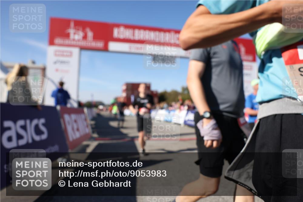 03.10.2025 - Köhlbrandbrückenlauf Lena Gebhardt http://msf.ph/oto/9053983 03.10.2025 13:07:08 Ziel 4152, 4249, 4444, 4451, 4588, 4804, 6065, 6302, 6423, 6427, 6467, 6799, 6822 meine-sportfotos.de