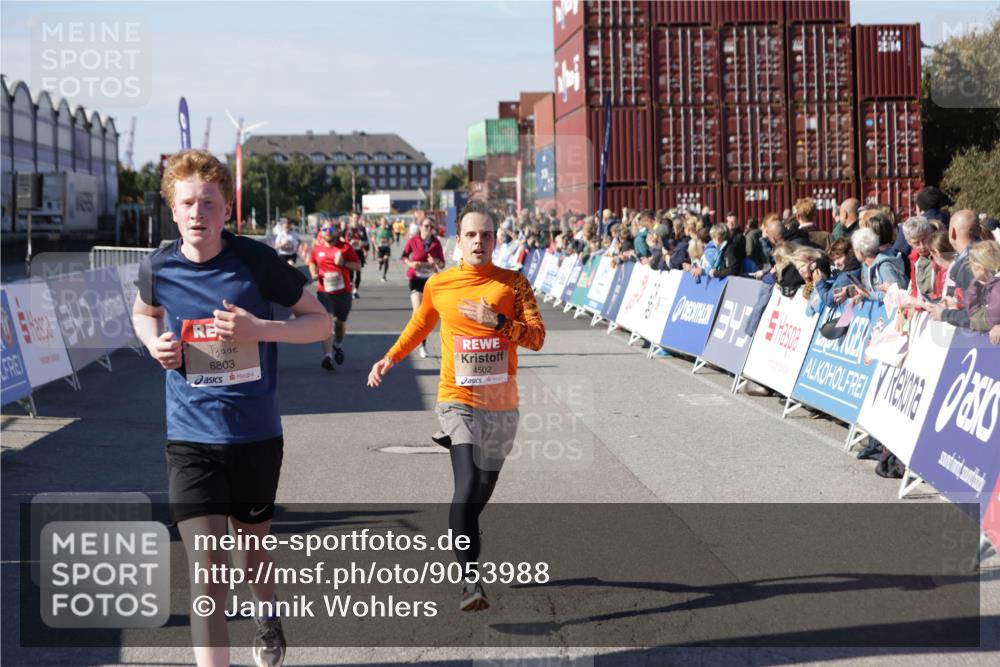 03.10.2025 - Köhlbrandbrückenlauf Jannik Wohlers http://msf.ph/oto/9053988 03.10.2025 13:09:42 Ziel 4262, 4298, 4358, 4365, 4502, 4614, 5803, 5813, 5907, 6308, 6379, 6438, 6659, 6803 meine-sportfotos.de