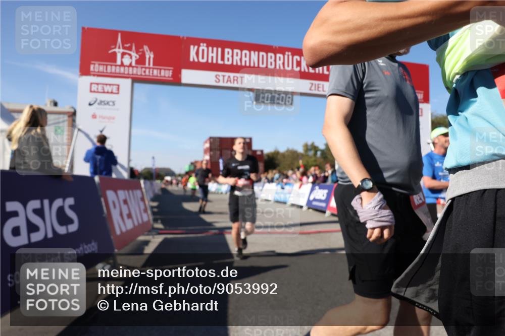 03.10.2025 - Köhlbrandbrückenlauf Lena Gebhardt http://msf.ph/oto/9053992 03.10.2025 13:07:08 Ziel 4152, 4249, 4444, 4451, 4588, 4804, 6065, 6302, 6423, 6427, 6467, 6799, 6822 meine-sportfotos.de