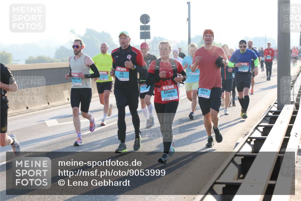 03.10.2025 - Köhlbrandbrückenlauf Lena Gebhardt http://msf.ph/oto/9053999 03.10.2025 09:16:21 Position 1 1269, 3403, 3630, 1231 meine-sportfotos.de