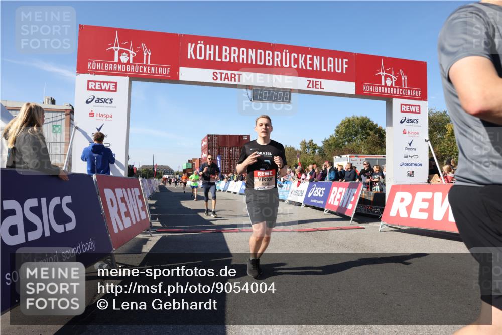 03.10.2025 - Köhlbrandbrückenlauf Lena Gebhardt http://msf.ph/oto/9054004 03.10.2025 13:07:09 Ziel 4152, 4249, 4444, 4451, 4588, 4804, 6065, 6302, 6423, 6427, 6467, 6822 meine-sportfotos.de