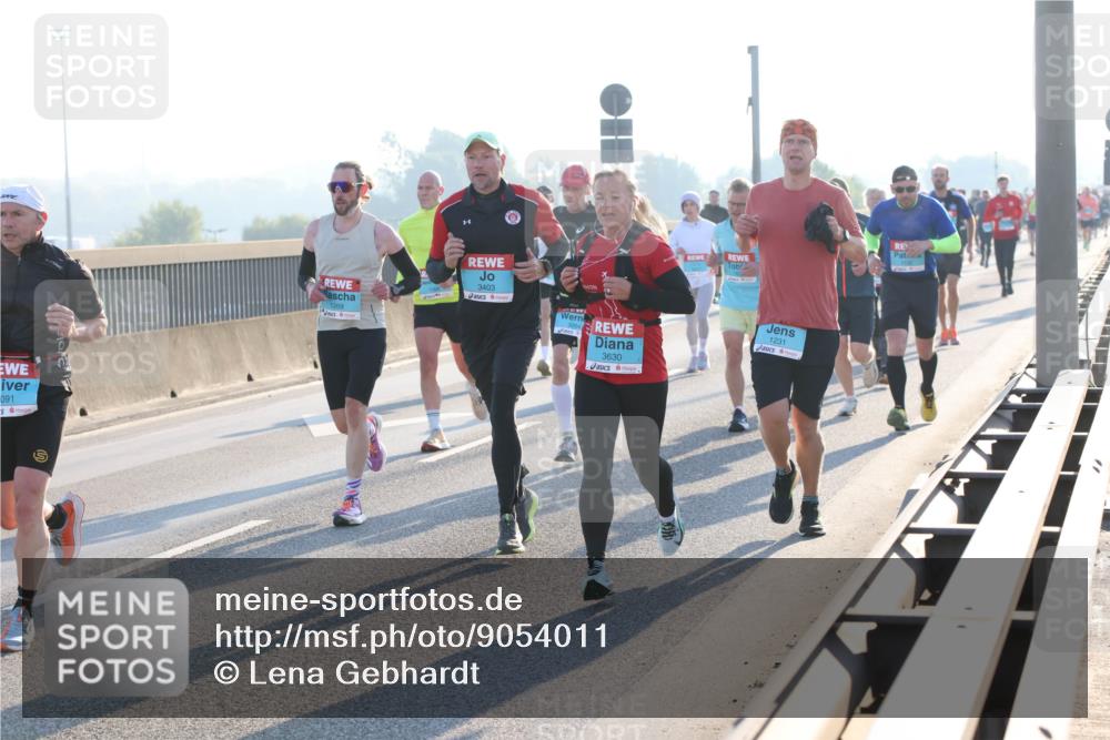 03.10.2025 - Köhlbrandbrückenlauf Lena Gebhardt http://msf.ph/oto/9054011 03.10.2025 09:16:21 Position 1 091, 3403, 3630, 1231 meine-sportfotos.de