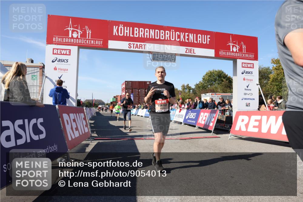 03.10.2025 - Köhlbrandbrückenlauf Lena Gebhardt http://msf.ph/oto/9054013 03.10.2025 13:07:09 Ziel 4152, 4249, 4444, 4451, 4588, 4804, 6065, 6302, 6423, 6427, 6467, 6822 meine-sportfotos.de