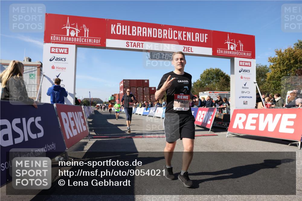 03.10.2025 - Köhlbrandbrückenlauf Lena Gebhardt http://msf.ph/oto/9054021 03.10.2025 13:07:09 Ziel 4152, 4249, 4444, 4451, 4588, 4804, 6065, 6302, 6423, 6427, 6467, 6822 meine-sportfotos.de