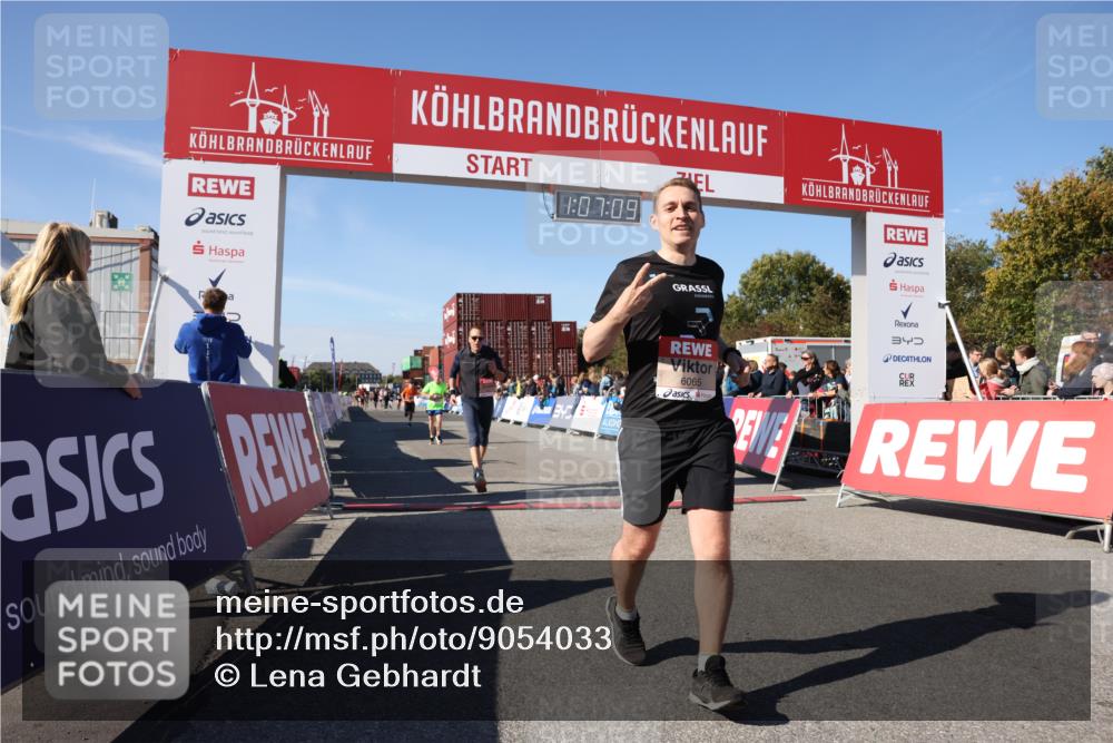 03.10.2025 - Köhlbrandbrückenlauf Lena Gebhardt http://msf.ph/oto/9054033 03.10.2025 13:07:09 Ziel 4152, 4249, 4444, 4451, 4588, 4804, 6065, 6302, 6423, 6427, 6467, 6822 meine-sportfotos.de