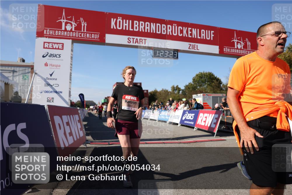 03.10.2025 - Köhlbrandbrückenlauf Lena Gebhardt http://msf.ph/oto/9054034 03.10.2025 13:23:23 Ziel 4339, 4477, 4553, 4887, 4911, 5003, 5114, 6277, 6291, 6618, 6619, 6652, 6653 meine-sportfotos.de