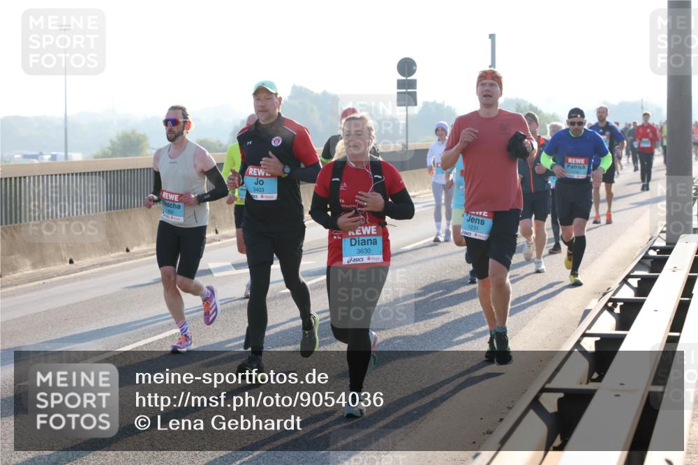 03.10.2025 - Köhlbrandbrückenlauf Lena Gebhardt http://msf.ph/oto/9054036 03.10.2025 09:16:22 Position 1 1269, 3403, 3630, 1231 meine-sportfotos.de