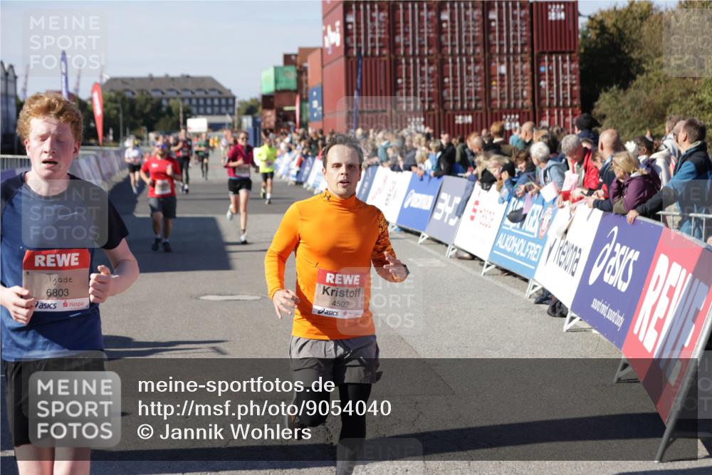 03.10.2025 - Köhlbrandbrückenlauf Jannik Wohlers http://msf.ph/oto/9054040 03.10.2025 13:09:43 Ziel 4262, 4358, 4365, 4502, 4614, 5803, 5813, 5907, 6308, 6379, 6438, 6659, 6803 meine-sportfotos.de