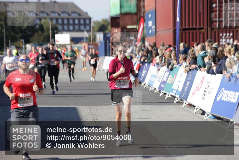 03.10.2025 - Köhlbrandbrückenlauf Jannik Wohlers http://msf.ph/oto/9054060 03.10.2025 13:09:44 Ziel 4262, 4358, 4365, 4502, 4614, 5803, 5813, 5907, 5941, 6308, 6379, 6438, 6659, 6803 meine-sportfotos.de