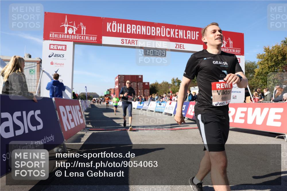 03.10.2025 - Köhlbrandbrückenlauf Lena Gebhardt http://msf.ph/oto/9054063 03.10.2025 13:07:09 Ziel 4152, 4249, 4444, 4451, 4588, 4804, 6065, 6302, 6423, 6427, 6467, 6822 meine-sportfotos.de