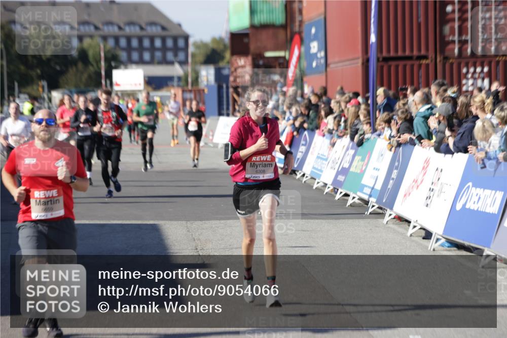 03.10.2025 - Köhlbrandbrückenlauf Jannik Wohlers http://msf.ph/oto/9054066 03.10.2025 13:09:44 Ziel 4262, 4358, 4365, 4502, 4614, 5803, 5813, 5907, 5941, 6308, 6379, 6438, 6659, 6803 meine-sportfotos.de