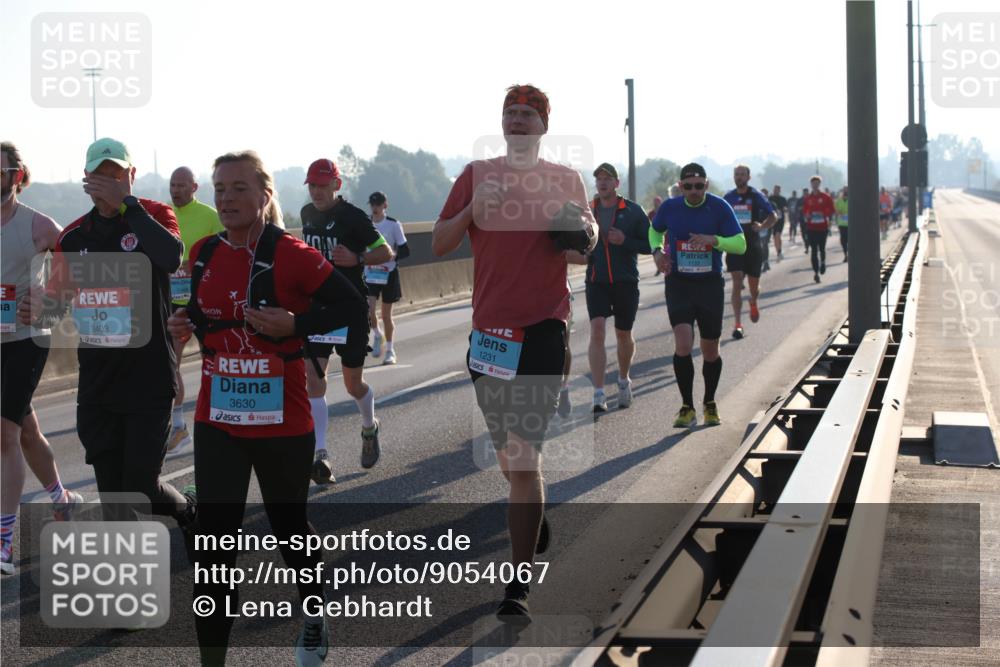 03.10.2025 - Köhlbrandbrückenlauf Lena Gebhardt http://msf.ph/oto/9054067 03.10.2025 09:16:22 Position 1 3403, 3630, 1231 meine-sportfotos.de