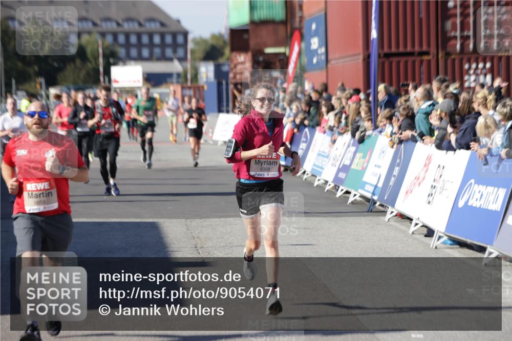 03.10.2025 - Köhlbrandbrückenlauf Jannik Wohlers http://msf.ph/oto/9054071 03.10.2025 13:09:44 Ziel 4262, 4358, 4365, 4502, 4614, 5803, 5813, 5907, 5941, 6308, 6379, 6438, 6659, 6803 meine-sportfotos.de