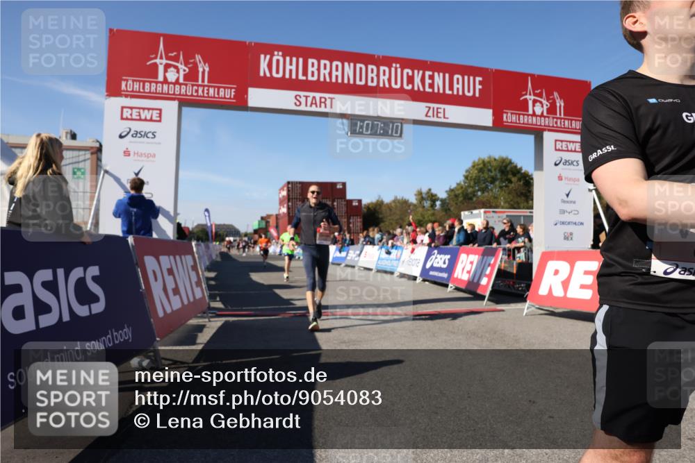 03.10.2025 - Köhlbrandbrückenlauf Lena Gebhardt http://msf.ph/oto/9054083 03.10.2025 13:07:10 Ziel 4444, 4451, 4588, 4804, 6065, 6302, 6423, 6427, 6467, 6822 meine-sportfotos.de
