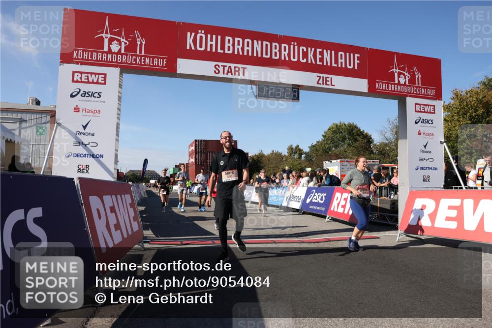03.10.2025 - Köhlbrandbrückenlauf Lena Gebhardt http://msf.ph/oto/9054084 03.10.2025 13:23:28 Ziel 4450, 4477, 4719, 4887, 4892, 4911, 5003, 5114, 6277, 6291, 6337, 6338, 6378, 6618, 6619, 6653 meine-sportfotos.de