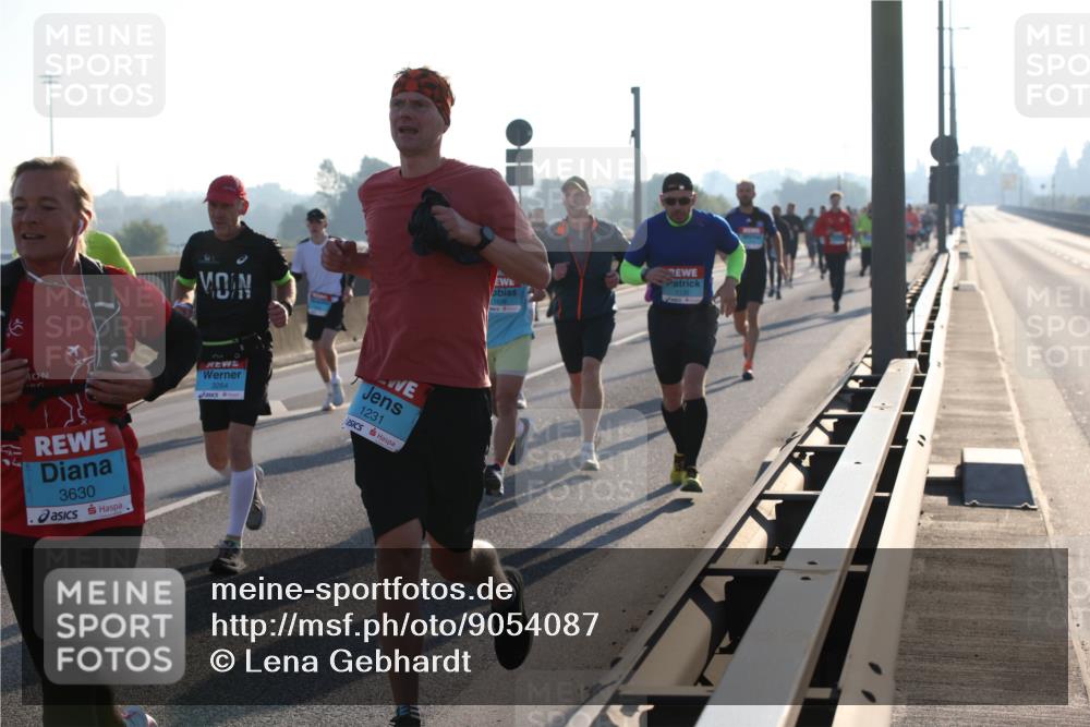 03.10.2025 - Köhlbrandbrückenlauf Lena Gebhardt http://msf.ph/oto/9054087 03.10.2025 09:16:23 Position 1 02, 3630, 70, 3264, 1231 meine-sportfotos.de