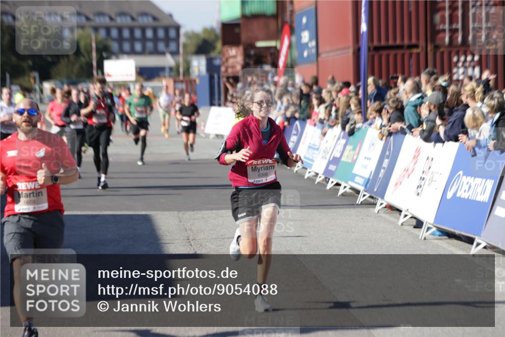 03.10.2025 - Köhlbrandbrückenlauf Jannik Wohlers http://msf.ph/oto/9054088 03.10.2025 13:09:44 Ziel 4262, 4358, 4365, 4502, 4614, 5803, 5813, 5907, 5941, 6308, 6379, 6438, 6659, 6803 meine-sportfotos.de