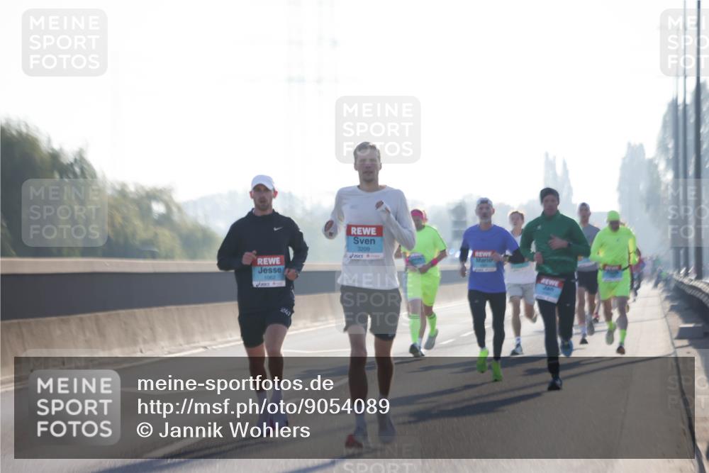 03.10.2025 - Köhlbrandbrückenlauf Jannik Wohlers http://msf.ph/oto/9054089 03.10.2025 09:11:49 Position 3 3209, 1062, 247 meine-sportfotos.de