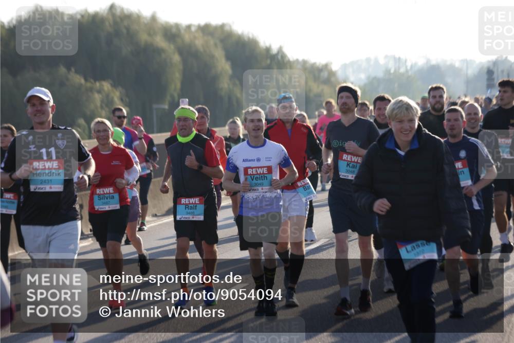 03.10.2025 - Köhlbrandbrückenlauf Jannik Wohlers http://msf.ph/oto/9054094 03.10.2025 09:20:09 Position 3 5, 11, 2431, 3487, 3486, 3049, 2450, 3048, 1372 meine-sportfotos.de