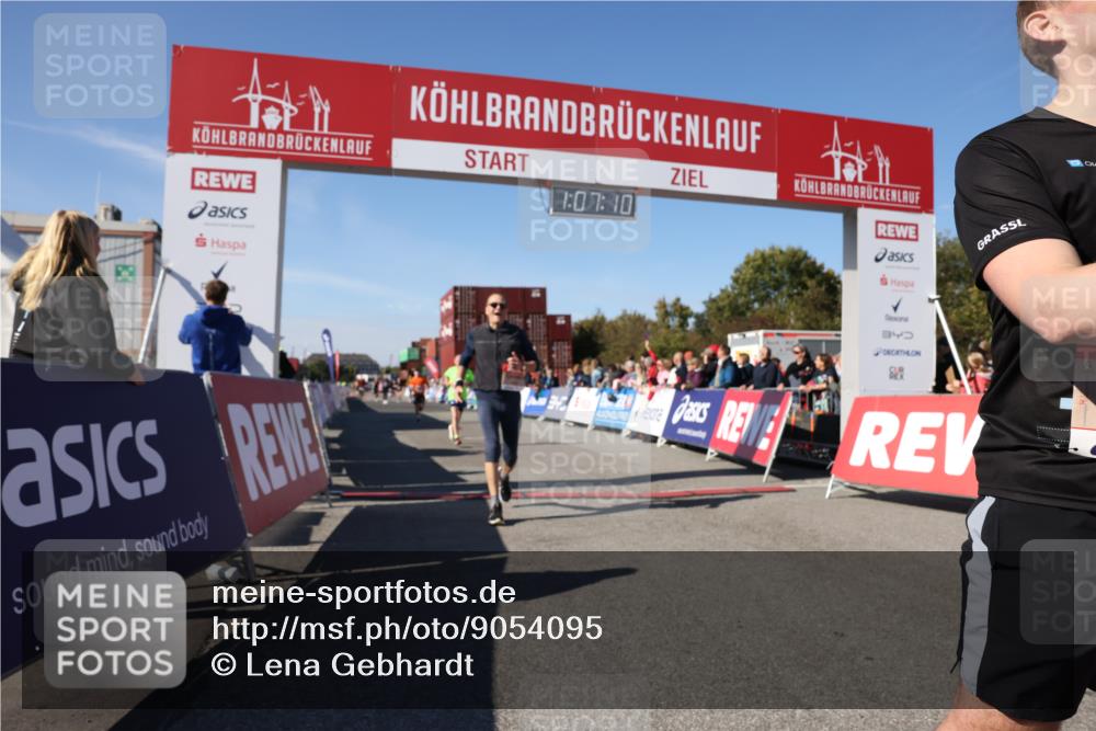03.10.2025 - Köhlbrandbrückenlauf Lena Gebhardt http://msf.ph/oto/9054095 03.10.2025 13:07:10 Ziel 4444, 4451, 4588, 4804, 6065, 6302, 6423, 6427, 6467, 6822 meine-sportfotos.de