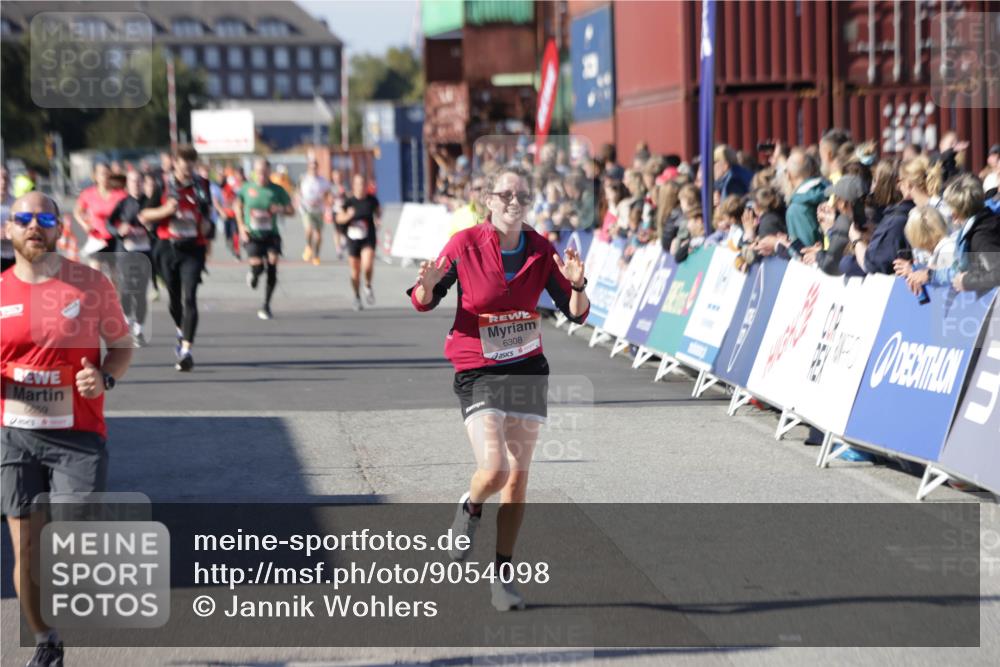 03.10.2025 - Köhlbrandbrückenlauf Jannik Wohlers http://msf.ph/oto/9054098 03.10.2025 13:09:44 Ziel 4262, 4358, 4365, 4502, 4614, 5803, 5813, 5907, 5941, 6308, 6379, 6438, 6659, 6803 meine-sportfotos.de