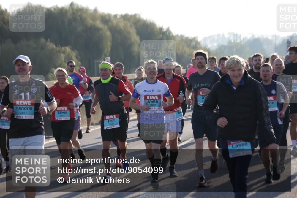 03.10.2025 - Köhlbrandbrückenlauf Jannik Wohlers http://msf.ph/oto/9054099 03.10.2025 09:20:09 Position 3 11, 2431, 3487, 3486, 30, 3049, 213, 1372 meine-sportfotos.de