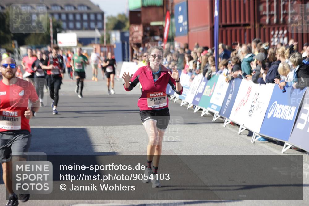 03.10.2025 - Köhlbrandbrückenlauf Jannik Wohlers http://msf.ph/oto/9054103 03.10.2025 13:09:44 Ziel 4262, 4358, 4365, 4502, 4614, 5803, 5813, 5907, 5941, 6308, 6379, 6438, 6659, 6803 meine-sportfotos.de