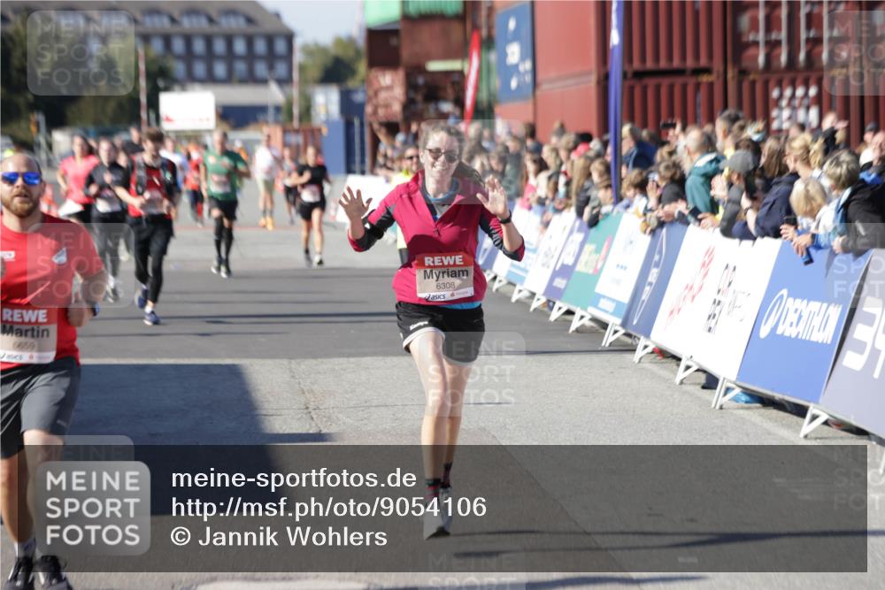 03.10.2025 - Köhlbrandbrückenlauf Jannik Wohlers http://msf.ph/oto/9054106 03.10.2025 13:09:45 Ziel 4262, 4358, 4365, 4502, 4614, 4625, 5803, 5907, 5941, 6308, 6379, 6438, 6659, 6803 meine-sportfotos.de