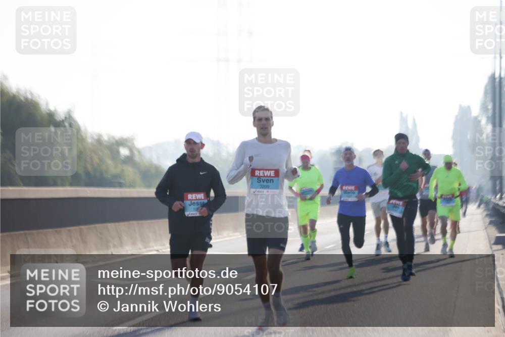 03.10.2025 - Köhlbrandbrückenlauf Jannik Wohlers http://msf.ph/oto/9054107 03.10.2025 09:11:49 Position 3 3209, 10 meine-sportfotos.de