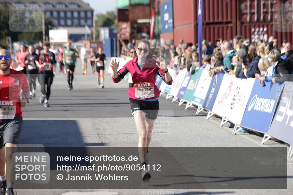 03.10.2025 - Köhlbrandbrückenlauf Jannik Wohlers http://msf.ph/oto/9054112 03.10.2025 13:09:45 Ziel 4262, 4358, 4365, 4502, 4614, 4625, 5803, 5907, 5941, 6308, 6379, 6438, 6659, 6803 meine-sportfotos.de