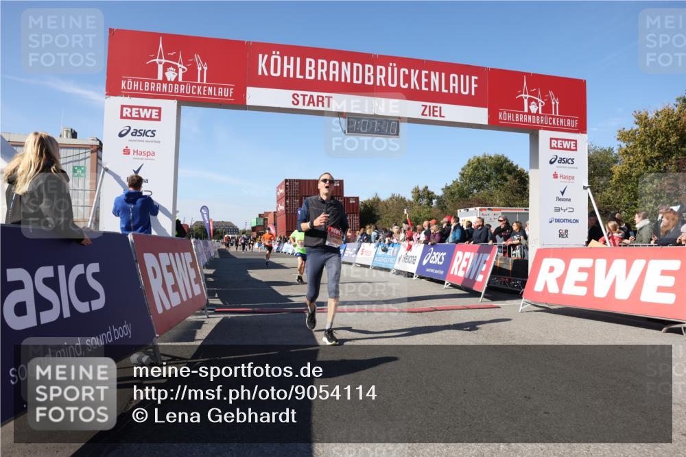 03.10.2025 - Köhlbrandbrückenlauf Lena Gebhardt http://msf.ph/oto/9054114 03.10.2025 13:07:10 Ziel 4444, 4451, 4588, 4804, 6065, 6302, 6423, 6427, 6467, 6822 meine-sportfotos.de